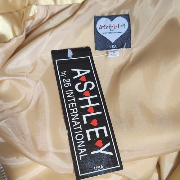 Ashley By 26 International M Gold Vinyl Jacket NWT - Picture 4 of 6